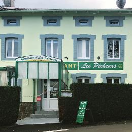 Restaurant les pecheurs situ  vaures sur la commune de beauzac