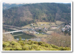 Vue de la Loire et du hameau de Vaures  Beauzac en haute-loire (43)