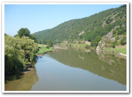 La loire  vaures  cot du restaurant les pecheurs